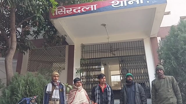 चोरी की मोटरसाइकिल के साथ तीन लोग गिरफ्तार