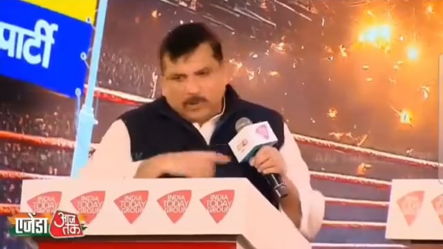 ➡️......बांग्लादेश में हिंदुओं पर हो रहे अत्याचार पर सांसद संजय सिंह का पीएम मोदी पर प्रहार* ..
बांग्लादेश में दीपू चंद्र दास की नृशंस हत्या और हिंदुओं के ख़िलाफ़ हो रही हिंसा पर प्रधानमंत्री की खामोशी शर्मनाक है।
इस खामोशी की वजह है अडानी का पेमेंट रुक जाएगा।
जहाँ हिंदुओं पर अत्याचार हो रहा है उस देश को मोदी का दोस्त अडानी बिजली सप्लाई क्यों कर रहा है?