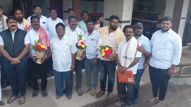 आटपाडी नगरपंचायतीचे नवनिर्वाचित नगराध्यक्ष नगरसेवकांचा एडवोकेट वैभव पाटील यांचे कडून सन्मान