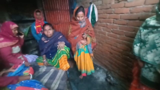 अलाव तापने के दौरान बुरी तरह झुलसी महिला, चिंताजनक स्थिति में भागलपुर रेफर।