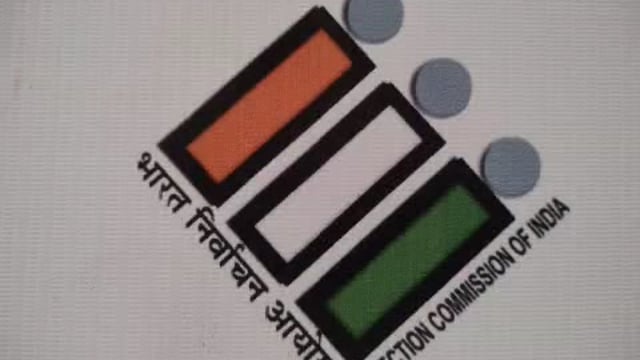 कोल्हापूर महानगर पालिकेच्या वतीने आयोजित केलेल्या निवडणूक प्रंसगी महायुती महविकास, राजश्री शाहू  आघाडी यामध्ये तीन ही उमेदवार रिंगणात जाहीर केले.आशोक जाधवांचा काॅग्रेस ला रामराम करून शिंदे गटात.तर शिंदे गटाने राहुल चव्हाण ला डिच्चु अपक्ष लढणार.