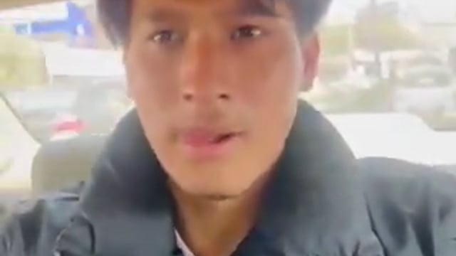 ▶️......हम मार्केट से आ रहे थे। उन लोगों ने शराब पी रखी थी। उन्होंने चिंकी कहा और गालियां देनी शुरू कर दी। मैंने कहा कि भैया गाली क्यों दे रहे हो
उन्होंने मेरे भाई को चाकू मार दिया। हमें इंसाफ चाहिए। उन्होंने ऐसा क्यों किया?