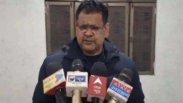 अमेठी मेंआलोक प्रमोदइण्टरकालेज परिसरस्थित कमरेमेनकलीरासायनिक खाद बनाने की फैक्ट्री जिला कृषि अधिकारी ने पकडी़सुनेकृषिअधि