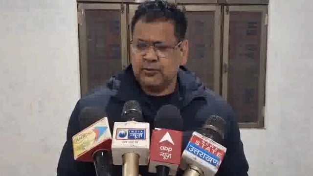 अमेठी मेंआलोक प्रमोदइण्टरकालेज परिसरस्थित कमरेमेनकलीरासायनिक खाद बनाने की फैक्ट्री जिला कृषि अधिकारी ने पकडी़सुनेकृषिअधि