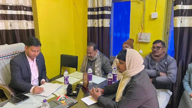 बीडीओ ने सिरदला पीएचसी का किया औचक निरीक्षण,