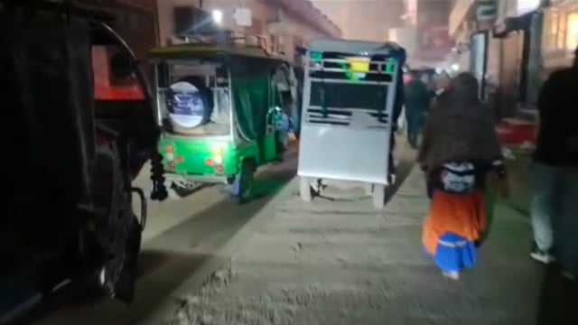 MANT- गोवर्धन परिक्रमा मार्ग में नो व्हीकल जोन का उल्लंघन, श्रद्धालुओं की सुरक्षा पर सवाल,,