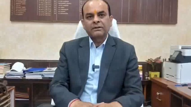 सभी को नववर्ष 2026 की शुभकामना झांसी मंडल रेल प्रबंधक श्री अनिरुद्ध कुमार