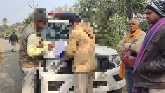 डुबोनी गांव के समीप सड़क किनारे मिली अधेड़ की लाश, इलाके में फैली सनसनी।