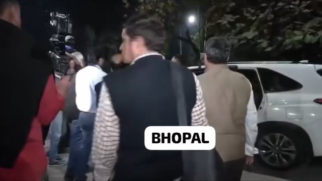 ▶️......नेता जी के बिगड़े बोल ,,
पत्रकार के सवाल का जवाब नहीं दे पाए तो कुर्सी छोड़ दो नेता जी...
देश की सबसे लोकप्रिय पार्टी बीजेपी और नेता जी का जवाब आया :- घंटा....
आइए खुद सुनिए कैलाश विजय वर्गीय के बिगड़े बोल....