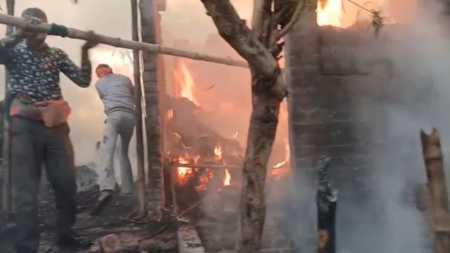 “नव वर्ष के पहले दिन बगहा मेहंदी गांव में दो घर जलकर राख”