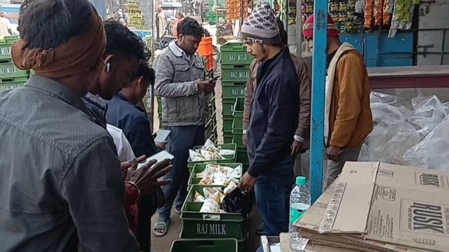 नए साल के जश्न में डूबा सिरदला, बाजारों में रही खरीदारी की रौनक