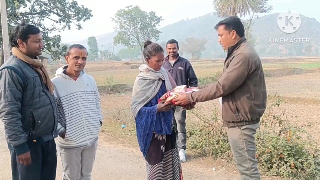 जन्मदिन के अवसर पर अमित ने 51 जरूरतमंद लोगों के बीच कंबल एवं मिठाई का किया  वितरण