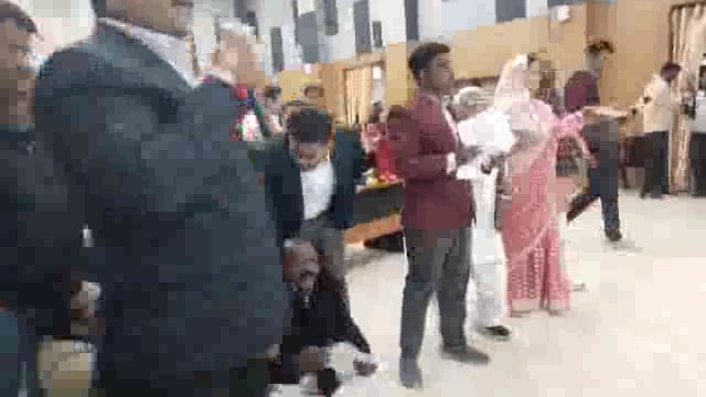 झाँसी हंगामे के बीच शुरू हुईं नगर निगम सदन की बैठक, पार्षदो ने सुनाई अपनी पीढ़ा.