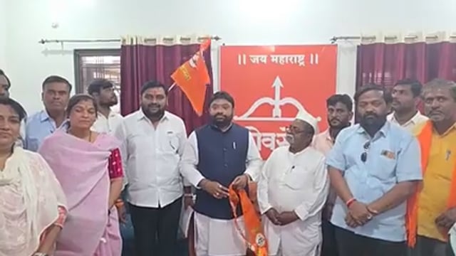देऊळवाडीचे तंटामुक्ती अध्यक्ष शिवपूजे यांनी शिंदे शिवसेनेत केला जाहीर प्रवेश
