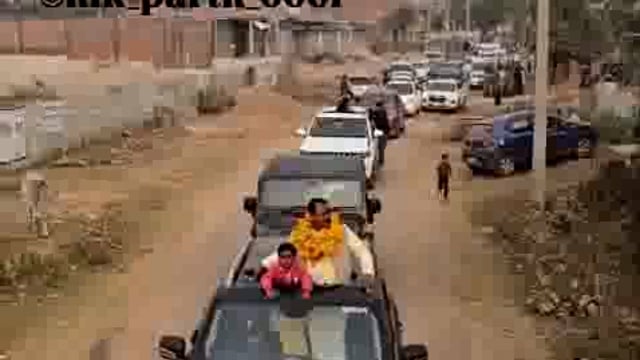 झांसी रक्सा थाना क्षेत्र के राजापुर गांव से एक हैरान करने वाला वीडियो सामने आया ग्राम प्रधान ने अपना दबदबा दिख रहे हैं 