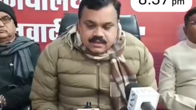 मुज़फ्फरनगर।
आज महावीर चौक पर करणी सेना के साथ हुई घटना से पूर्व समाजवादी पार्टी के जिला अध्यक्ष जिया चौधरी ने मीडिया से बातचीत करते हुए अपने बयान पर खेद व्यक्त किया। उन्होंने कहा कि यदि उनके शब्दों से किसी को ठेस पहुंची है तो वह अपने शब्द वापस लेते हैं। उनका मकसद किसी भी व्यक्ति या वर्ग का अपमान करना बिल्कुल नहीं था।