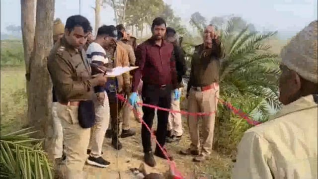 बांका के चमरैली गांव अंतर्गत  तालाब किनारे एक 17 साल की नाबालिक बच्ची की निर्मम हत्या का शव बांका पुलिस ने किया बरामद