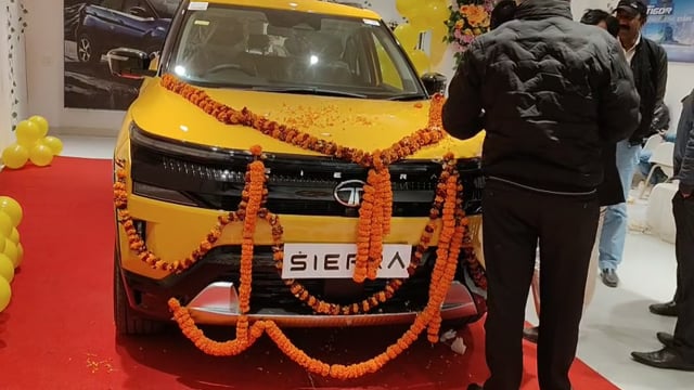 प्रीमियम फीचर्स के साथ बगहा पहुंची टाटा सिएरा, ग्राहकों में दिखा जबरदस्त उत्साह