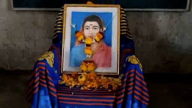 नवेगाव(मुरखळा)येथे सावित्रीबाई फुले यांची जंयती साजरी ग्रंथपाल कु.वर्षा काटकर यांचे मार्गदर्शन