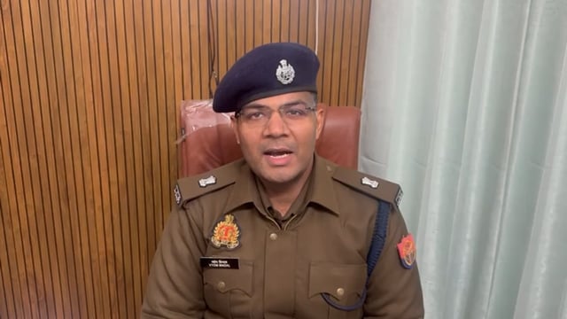 ➡️.......तेज गति से दौड़ रही कार ने बाईक सवार को मारी टक्कर, हादसे में बाइक सवार की मौत...*
_______________________
जनपद सहारनपुर कोतवाली देहात क्षेत्र के शेखपुरा कदीम में तेज गति से आ रही एक कार ने बाइक सवार को जोरदार टक्कर मार दी, हादसे में बाइक सवार घायल हो गया, सूचना के बाद मौके पर पहुंची कोतवाली पुलिस ने घायल को उपचार के लिए अस्पताल भिजवाया, जहां उपचार के दौरान घायल व्यक्ति की मृत्यु हो गई, पुलिस ने मर्तक के शव का पंचनामा भरकर पोस्टमार्टम के लिए भिजवाया और मर्तक के परिजनों की तहरीर के आधार पर कानूनी कार्यवाही की जा रही है।