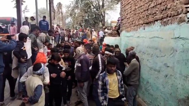 ट्रेलर ने 15 वर्षीय किशोर को कुचला हुई दर्दनाक मौत मोटे पर पहुंची पुलिस लोगों ने काटा हंगामा 