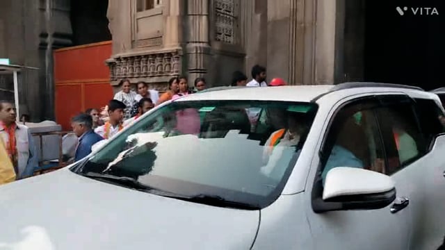 कोल्हापूरात भाजप प्रदेशाध्यक्ष रवींद्र चव्हाण,पालक मंत्री प्रकाश आबिटकर,आ. राजेश क्षीरसागर, खा.धनंजय महाडिक व भावी नगरसेवक,आदिच्या  उपस्थित कार्पोरेशनच्या निवडणूक प्रचाराचा नारळ फोडण्यात आले.