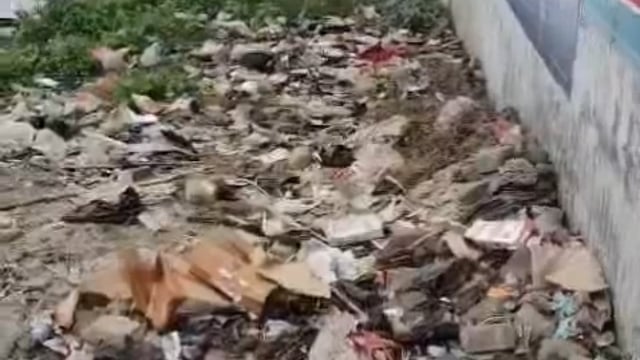 नगर के मोहल्ला रंगरेजान में गन्दा‌ पानी बना बीमारियों का कारण