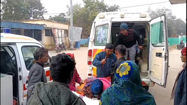 बच्चे को बचाने के क्रम में बाइक अनियंत्रित होकर पलटा, बाइक सवार की स्थिति गंभीर।