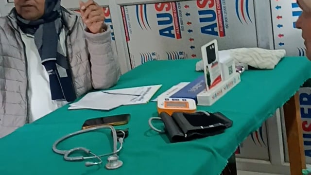 जिला संघचालक रणजीत सिंह अवारापशुखेतसे खदेड़ते समय गिरकर घायल पूर्व सीएमओ डॉ यूके पाण्डेय कररहे उपचार 