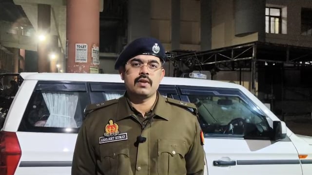 मेरठ थाना सरूरपुर पुलिस द्वारा गौकशी के मुकदमे मे वांछित गौकश अभि0 दौराने पुलिस मुठभेड घायल/गिरफ्तार, कब्जे से 01 तमन्चा  315 बोर , 01 खोखा कारतूस 315 बोर व 01 जिन्दा कारतूस 315 बोर बरामद के संबंध में पुलिस अधीक्षक ग्रामीण मेरठ द्वारा बाईट
