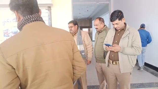 शाहजहांपुर में चालक परिचालक महिला कंडक्टर परिचालक पुलिस सिपाही इन सभी का आंखों का टेस्ट हुआ पांडे सर की व्हाइट