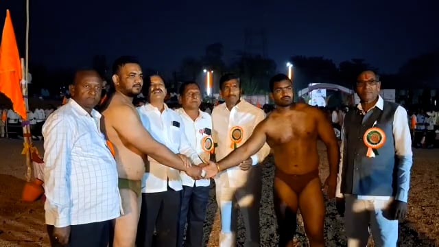 उदगिरात रंगली कुस्त्यांची दंगल,आडत व्यापारी वेल्फेअर असोसिएशनच्या वतीने करण्यात आले होते कुस्त्यांचे आयोजन