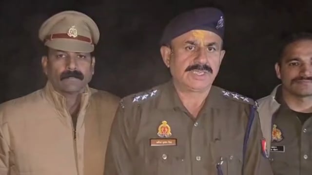 “गोवर्धन पुलिस की मुठभेड़ में साइबर फ्रॉड गिरोह का सदस्य गिरफ्तार, तमंचा-कारतूस व बिना नंबर बाइक बरामद”