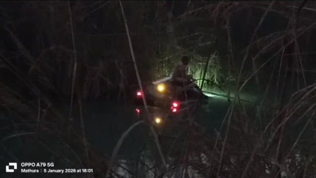 MANT- अनियंत्रित होकर कार गंग नहर में जा घुसी, कोई जनहानि नहीं,,