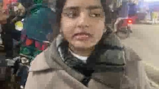 सड़क पर बहता नाली का पानी नगर निगम की लापरवाही, 