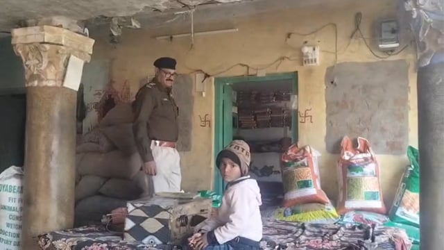 दुकान में शराब पीने से मना करने पर चलाया गोली,बाल बाल बचा दुकानदार ,एसडीपीओ ने किया जांच।