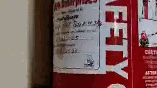 झांसी जिला चिकित्सालय के इमरजेंसी वार्ड के बगल में फायर के सिलेंडर एक्सपायर रखें हुए हैं। इस सिलेंडर की डेट निकल गई है ।