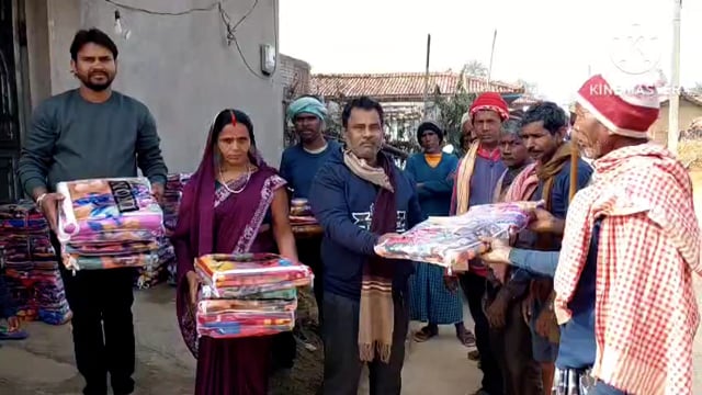 ठंड में कंबल वितरण 