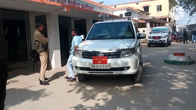 मतदाता सूची कार्य का निरीक्षण करने पहुंचे डीडीसी से प्रखंड मुखिया संघ अध्यक्ष ने प्रखंड कार्य0 भवन निर्माण की की चर्चा 