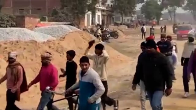 सुखपुरा कस्बा स्थित शिव मंदिर से शिवलिंग चोरी के बाद व्यापार मंडल अध्यक्ष व सपा नेता रोहित सिंह ने खुलासा का किया मांग