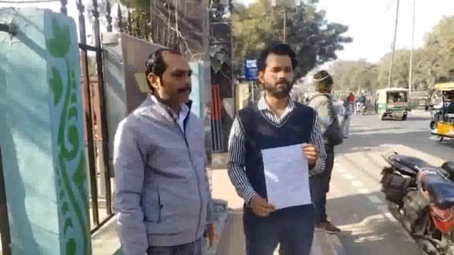 झांसी जनपद के रक्सा थाना क्षेत्र का मामला बना चर्चा का विषय पीड़ित ने न्याय दिलाने की एसएसपी से लगाई गुहार 