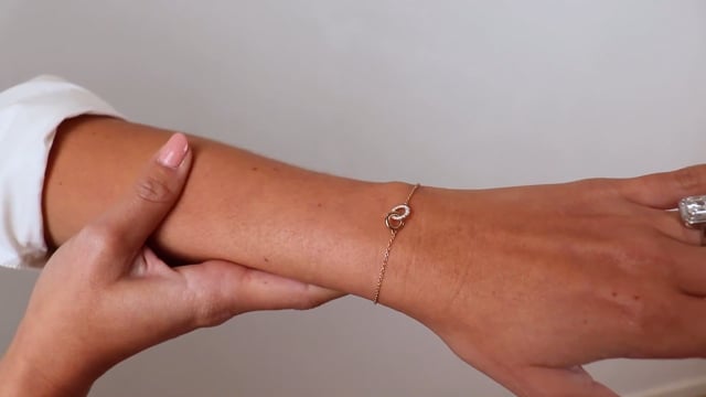The Little Links Bracelet - Video