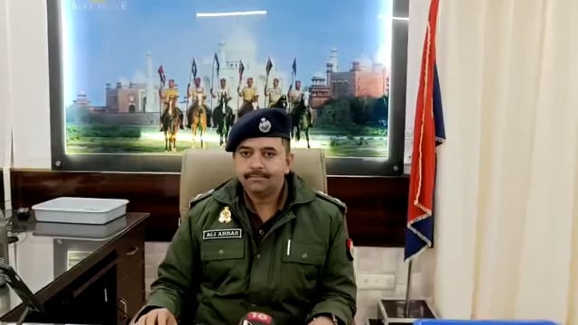 थाना एत्माद्दौला क्षेत्र में फरोती की वारदात का पुलिस ने  खुलासा वैधानिक कार्रवाई  संबंध में डीसीपी सैयद अलीअब्बास वाइट 