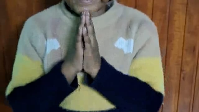 झांसी मे कड़ाके की ठंड में स्कूल की छुट्टी मिलने पर मासूम छात्र नेDMझांसी को बोला थैंक्यू सर,मासूम छात्र का वीडियो वायरल