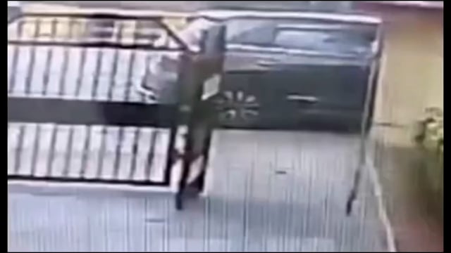 मथुरा में आई सी आई सी आई बैंक में कार्यरत युवती का फिल्मी स्टाइल में अपहरण सीसीटीवी विडियो वायरल