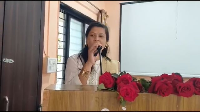 नगरपंचायतीचे नगराध्यक्ष व नगरसेवकांसाठी पत्रकार दिनाच्या कार्यक्रमांमध्ये डॉ. सुप्रिया कदम यांनी सादर केली कविता 