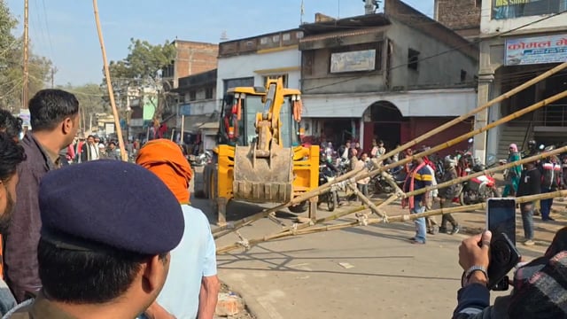 BANKA NEWS: अतिक्रमण पर चला प्रशासन का बुलडोजर: मंदार महोत्सव से पहले बौंसी की सड़कों को कराया गया अतिक्रमण मुक्त