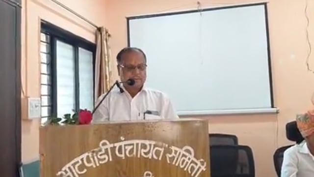 आटपाडीच्या इतिहासाला दिला उजाळा आटपाडी भूषण पुरस्कार विजेते विलास खरात यांनी 