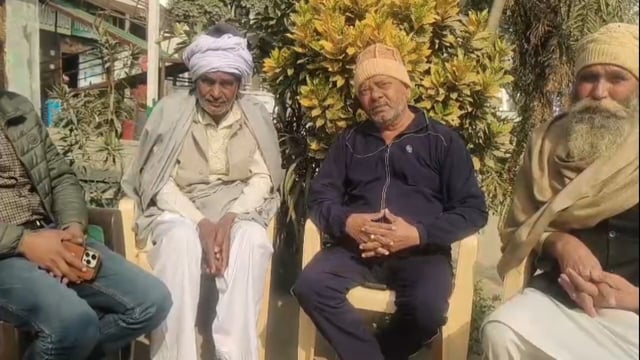 आलू पीड़ित किसानों ने गांव-गांव जाकर समर्थन मांगने के क्रम में भारतीय किसान यूनियन के जिला अध्यक्ष दिनेश खेड़ा से मिले