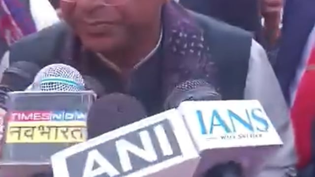 भाजपा प्रदेश अध्यक्ष का सपा पर निशाना
शाहजहांपुर। भाजपा प्रदेश अध्यक्ष पंकज चौधरी ने समाजवादी पार्टी पर हमला बोलते हुए कहा कि सपा ‘पीडीए’ के अर्थ को लेकर खुद ही भ्रम में है। कभी ‘पी’, कभी ‘डी’ तो कभी ‘ए’ का मतलब बदल दिया जाता है। उन्होंने कहा कि भाजपा सर्व समाज को साथ लेकर चलने वाली पार्टी है। बरेली से लौटते समय शाहजहांपुर पहुंचे चौधरी का सांसद अरुण सागर के आवास पर जोरदार स्वागत किया गया, जहां उन्होंने मीडिया से बातचीत की।